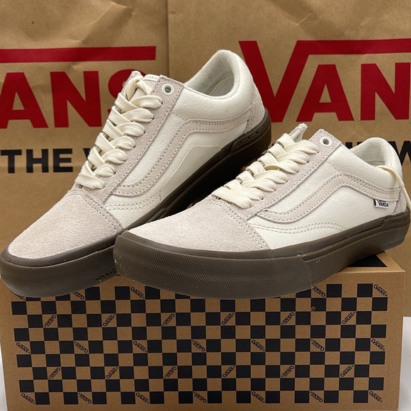 Vans Men’s Bmx Old Skool
Marshmallow/Gum
VN0005UZOVM Sneakers - Picture 4 of 16